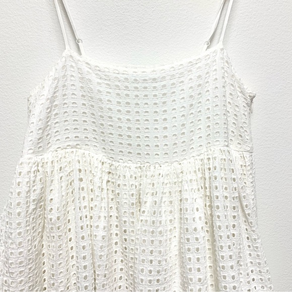 UO Katrina Eyelet Lace Tiered Babydoll Ruffle Mini Dress Size 0 White‎ Sundress - Picture 6 of 13